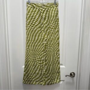 NWOT Urban Outfitters Green/Cream Houndstooth Pattern Silky Wide Leg Pants
